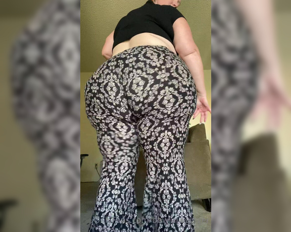 Julie Ginger aka bbwjulieginger1 - 11-27-2020 OnlyFans Video - A good morning and happy Friday to you all Lemme jiggle for you