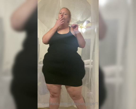 Julie Ginger aka bbwjulieginger1 - 05-16-2021 OnlyFans Video - I love to smoke and twerk