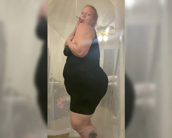 Julie Ginger aka bbwjulieginger1 - 05-16-2021 OnlyFans Video - I love to smoke and twerk