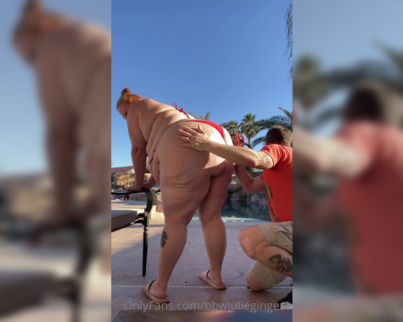 Julie Ginger aka bbwjulieginger1 - 01-20-2022 OnlyFans Video - Yesterday i wanted to be oiled down for my poolside photo shoot so my good friend