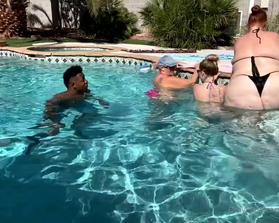 Julie Ginger aka bbwjulieginger1 - 05-15-2021 OnlyFans Video - deliciousondemand tasteamethyst and i just having some fun shaking our asses in the pool while donxxxprince