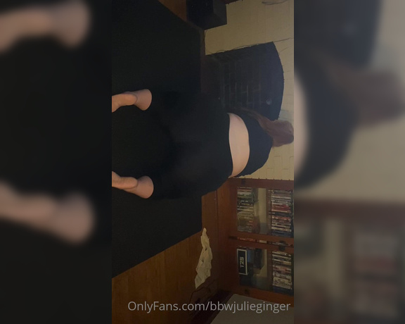 Julie Ginger aka bbwjulieginger1 - 05-27-2020 OnlyFans Video - While in Iowa, i hung out with my friends and this ended up happening