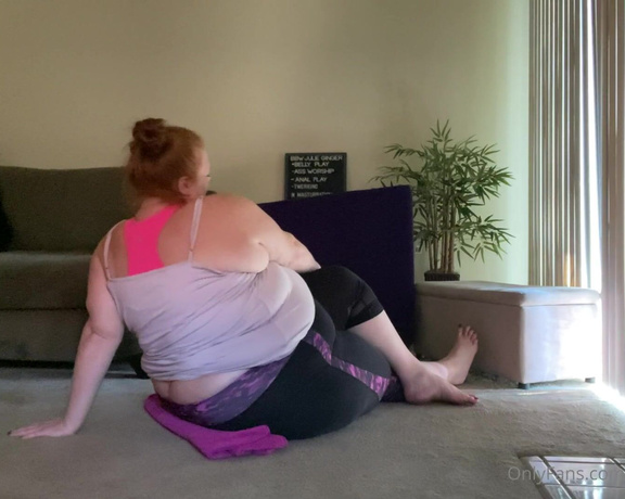 Julie Ginger aka bbwjulieginger1 - 08-31-2020 OnlyFans Video - Something a little different for yall seazonedbeef comes to visit and noticed that i was looking