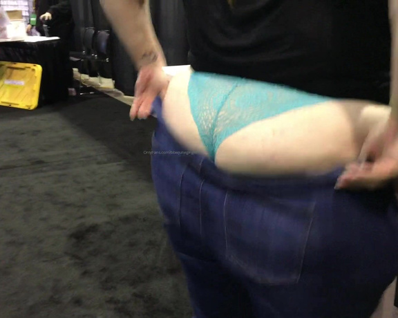 Julie Ginger aka bbwjulieginger1 - 04-24-2020 OnlyFans Video - Julie get flogged with an electric flogger In this throwback to Chicago 2018 Exxxotica