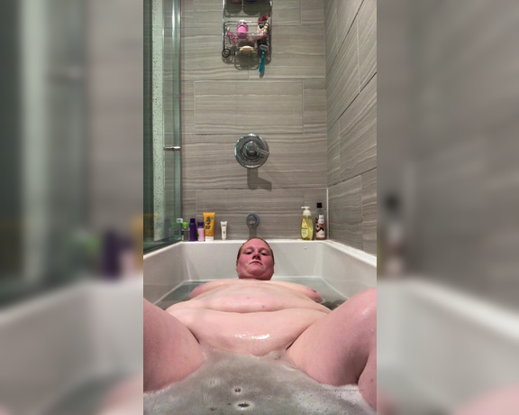 Julie Ginger aka bbwjulieginger1 - 11-30-2019 OnlyFans Video - Watch Julie tease you as she enjoys a hot bubble bath