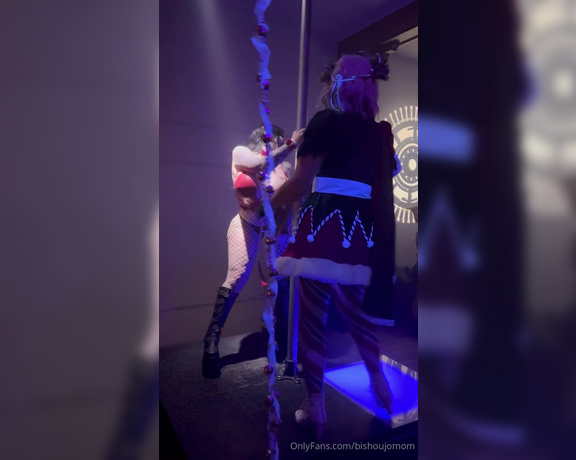 Juliette Michele aka bishoujomom - 12-07-2024 OnlyFans Video - I had a wild time at a Christmas party tonight  Would you dance with me