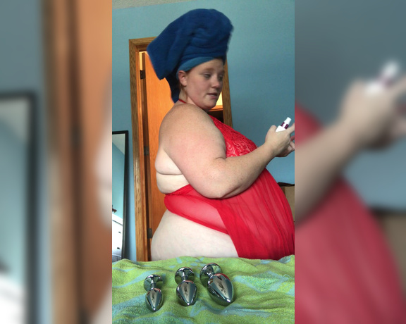 Julie Ginger aka bbwjulieginger1 - 10-30-2019 OnlyFans Video - Julie enjoys playing with her cute little asshole