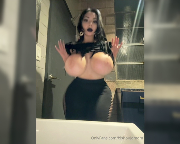 Juliette Michele aka bishoujomom - 09-02-2024 OnlyFans Video - Went to my fav bar again last night  had to take a little slutty video