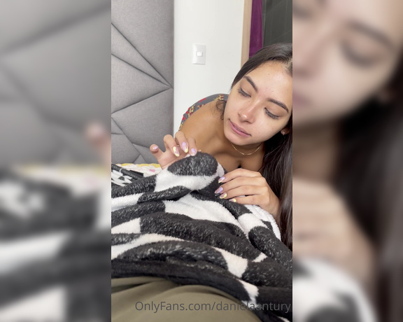 Daniela Antury aka danielaantury - 12-01-2021 OnlyFans Video - Good morninggggg  Así te gusta que te levanten  Video completo dm