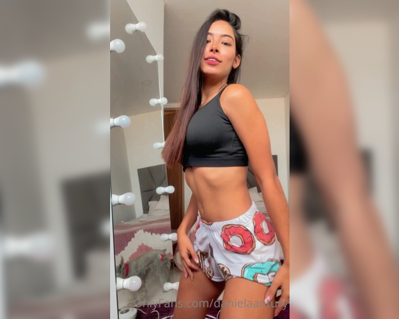 Daniela Antury aka danielaantury - 12-07-2021 OnlyFans Video - Buenos días bebesitos