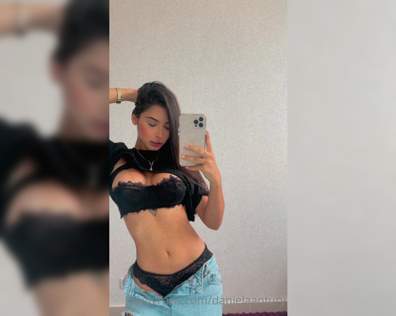 Daniela Antury aka danielaantury - 12-21-2021 OnlyFans Video - Un bailecito de buenos días para mis cositas lindas