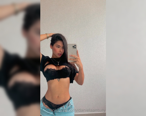 Daniela Antury aka danielaantury - 12-21-2021 OnlyFans Video - Un bailecito de buenos días para mis cositas lindas