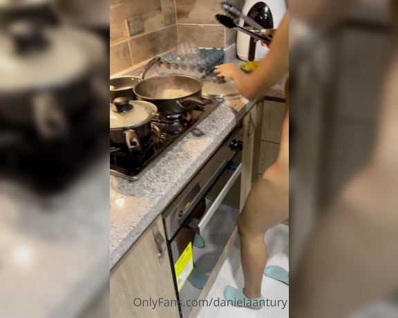 Daniela Antury aka danielaantury - 02-11-2022 OnlyFans Video - Ya está listo el almuerzo   desliza ustedes que almorzaron hoy