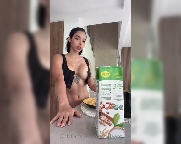 Daniela Antury aka danielaantury - 07-12-2022 OnlyFans Video - Good morningggg  Ya desayunaron