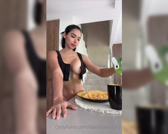 Daniela Antury aka danielaantury - 07-12-2022 OnlyFans Video - Good morningggg  Ya desayunaron