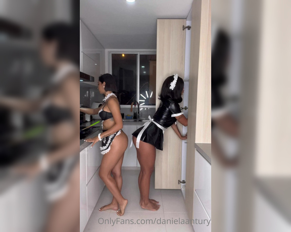 Daniela Antury aka danielaantury - 07-26-2022 OnlyFans Video - Mi amiga y yo estamos listas y a tus órdenes