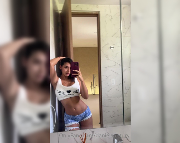 Daniela Antury aka danielaantury - 10-07-2022 OnlyFans Video - Good morningggg les deseo un delicioso viernes