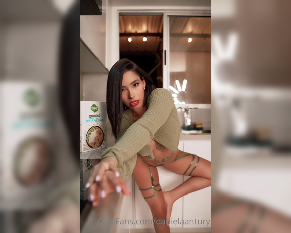 Daniela Antury aka danielaantury - 02-11-2023 OnlyFans Video - Do you fancy something to eat Te apetece comer algo