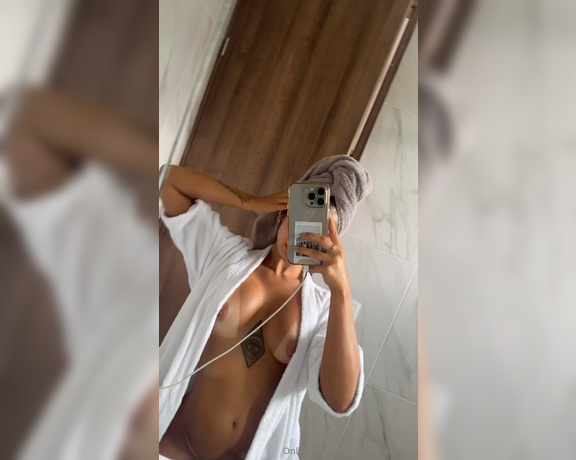 Daniela Antury aka danielaantury - 05-25-2024 OnlyFans Video - Qué tal quedó mi bronceo