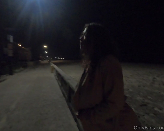 Dunken Hina aka dunken_hina - 01-23-2023 OnlyFans Video - Night time stroll at the beach , would you stop and take a picture