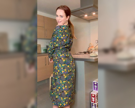 Ella Hughes aka ellahughesxxx - 11-27-2018 OnlyFans Video - Can I cum in the time it takes for tea