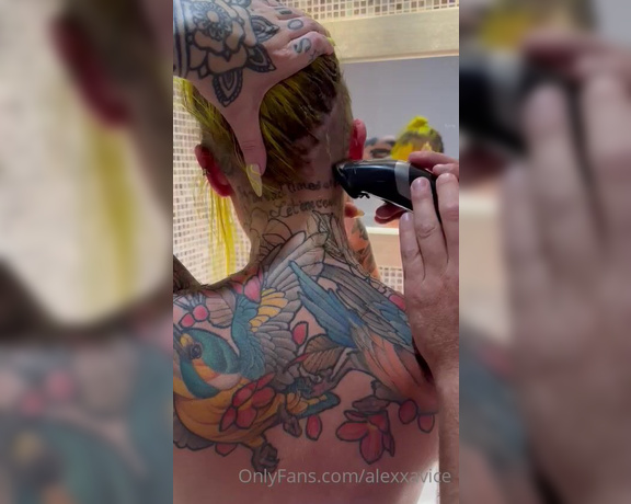 AlexxaVice aka alexxavice - 08-14-2023 OnlyFans Video - emojizzmanstud looked truly freaked out shaving my head