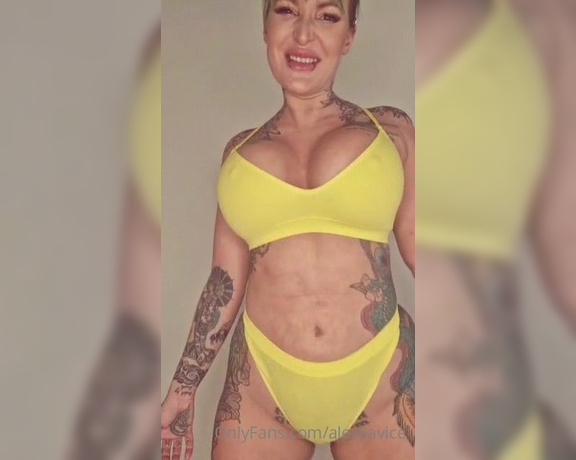 AlexxaVice aka alexxavice - 05-11-2023 OnlyFans Video - figuring out jiggly tiktoks on