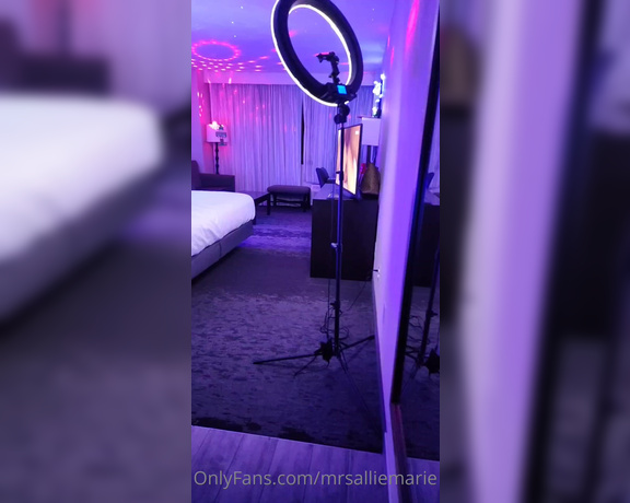 Allie Marie aka mrsalliemarie - 12-02-2022 OnlyFans Video - Our room is ready amp were ready for the lifestyle hotel takeover party were helping to