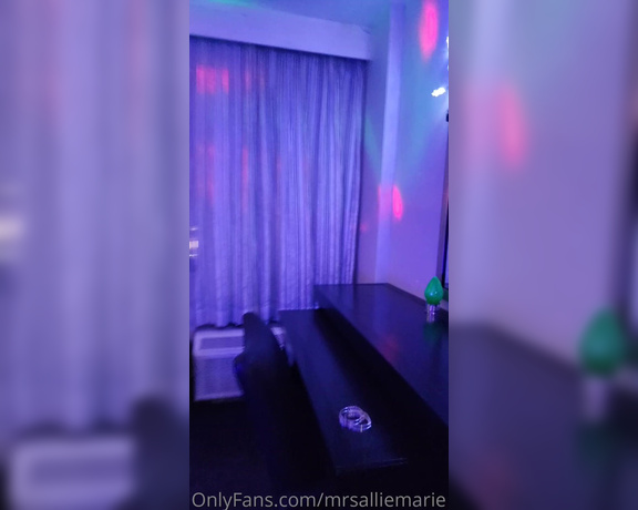 Allie Marie aka mrsalliemarie - 12-02-2022 OnlyFans Video - Our room is ready amp were ready for the lifestyle hotel takeover party were helping to