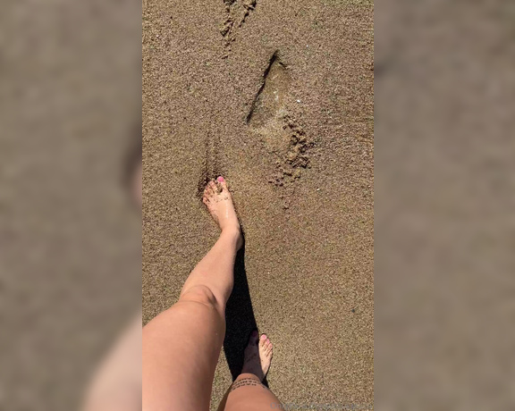 Brilike aka brilike - 01-29-2024 OnlyFans Video - This ones for the 0 people on here that enjoy feet content My toes felt so