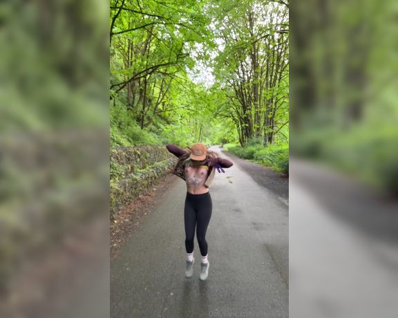 Brilike aka brilike - 05-19-2024 OnlyFans Video - Nature flash