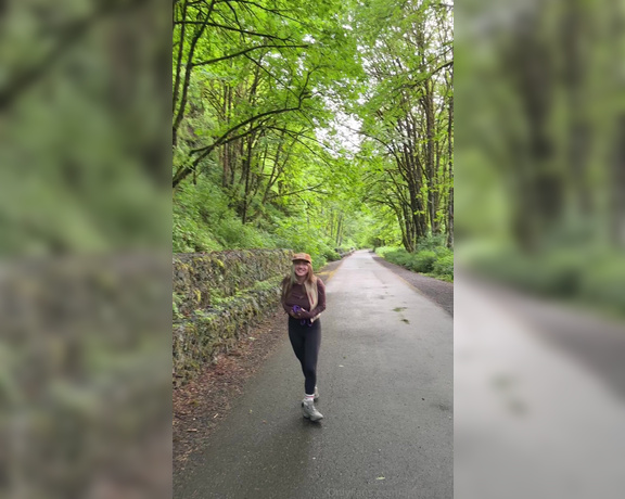 Brilike aka brilike - 05-19-2024 OnlyFans Video - Nature flash