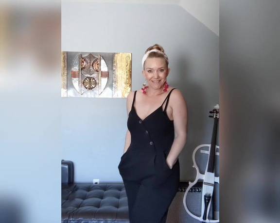 Crystal Sunshine aka crystal.sunshine - 04-20-2021 OnlyFans Video - Is this too low cut for work