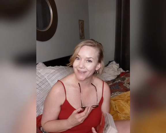 Crystal Sunshine aka crystal.sunshine - 05-12-2021 OnlyFans Video - Sexy bedtime stories by Crystal  Sexy fiction makes me so hot Check your DMs to