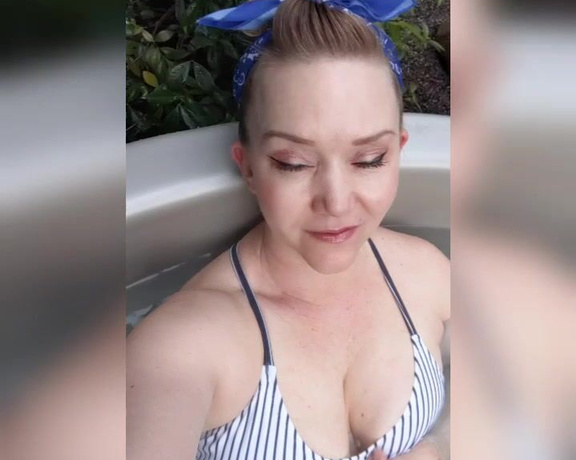 Crystal Sunshine aka crystal.sunshine - 03-29-2021 OnlyFans Video - Whod like to get wet with me