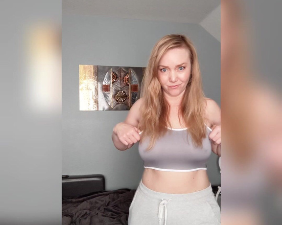 Crystal Sunshine aka crystal.sunshine - 04-10-2021 OnlyFans Video - Just a little giggly fun  Happy Saturday