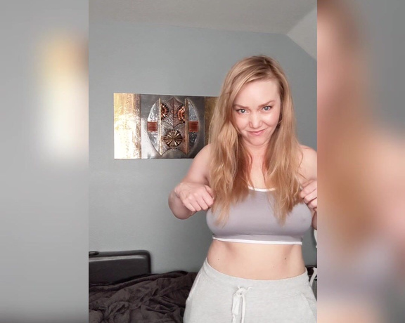 Crystal Sunshine aka crystal.sunshine - 04-10-2021 OnlyFans Video - Just a little giggly fun  Happy Saturday