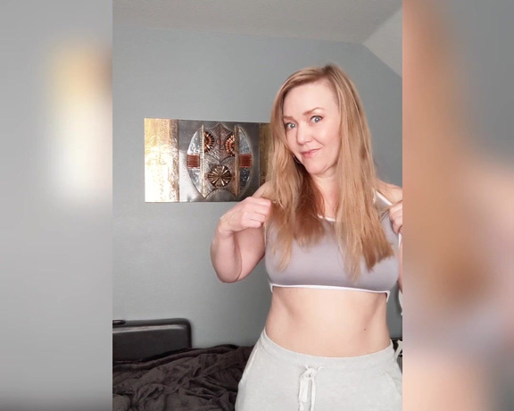 Crystal Sunshine aka crystal.sunshine - 04-10-2021 OnlyFans Video - Just a little giggly fun  Happy Saturday