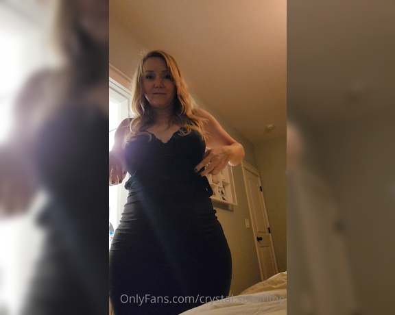 Crystal Sunshine aka crystal.sunshine - 10-17-2021 OnlyFans Video - Heres a little teaser from my latest strip tease  Check your DMs for less tease