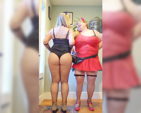 Crystal Sunshine aka crystal.sunshine - 07-22-2022 OnlyFans Video - When you accidentally match on girls night out  lavender_lush  For those of you who