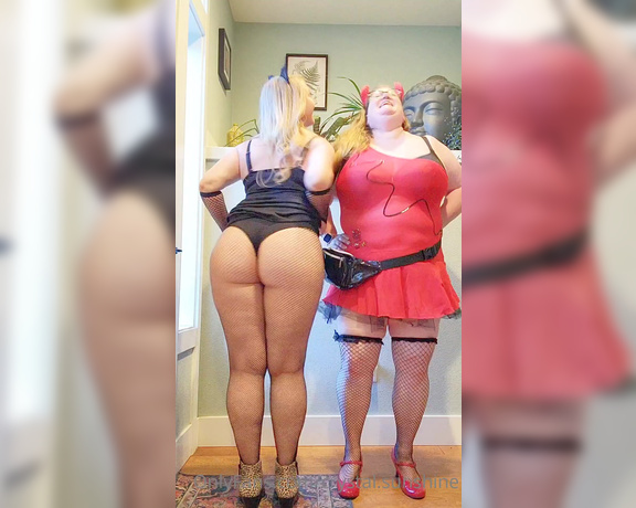 Crystal Sunshine aka crystal.sunshine - 07-22-2022 OnlyFans Video - When you accidentally match on girls night out  lavender_lush  For those of you who