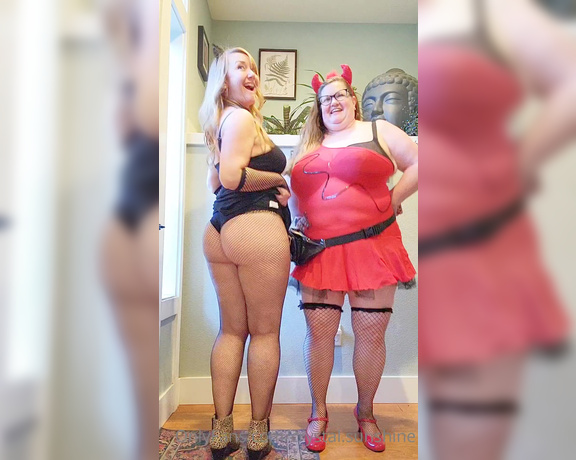 Crystal Sunshine aka crystal.sunshine - 07-22-2022 OnlyFans Video - When you accidentally match on girls night out  lavender_lush  For those of you who