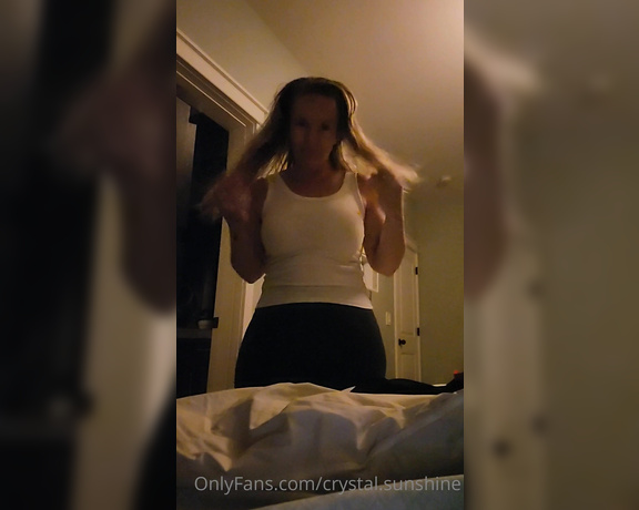 Crystal Sunshine aka crystal.sunshine - 08-22-2021 OnlyFans Video - Long flight home and so ready to climb into bed Sounds great, doesnt it