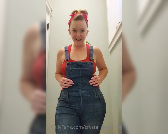 Crystal Sunshine aka crystal.sunshine - 07-23-2022 OnlyFans Video - Happy Friday Braless is flawless