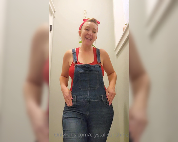 Crystal Sunshine aka crystal.sunshine - 07-23-2022 OnlyFans Video - Happy Friday Braless is flawless