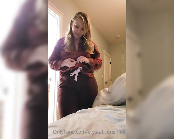 Crystal Sunshine aka crystal.sunshine - 04-11-2022 OnlyFans Video - Felt like stripping with a ll some sexy talk for you guys tonight  Hope you