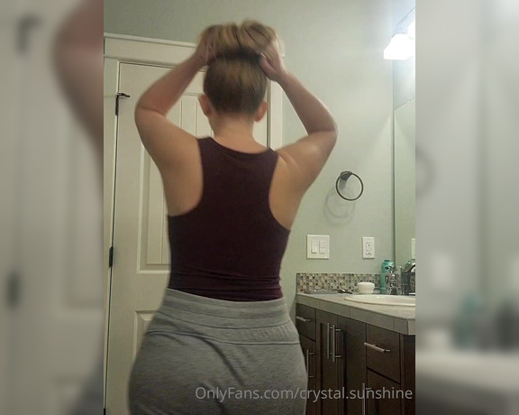 Crystal Sunshine aka crystal.sunshine - 01-05-2023 OnlyFans Video - Happy Humpday Us Milfs take such pleasure in our showers  Please join me Check your