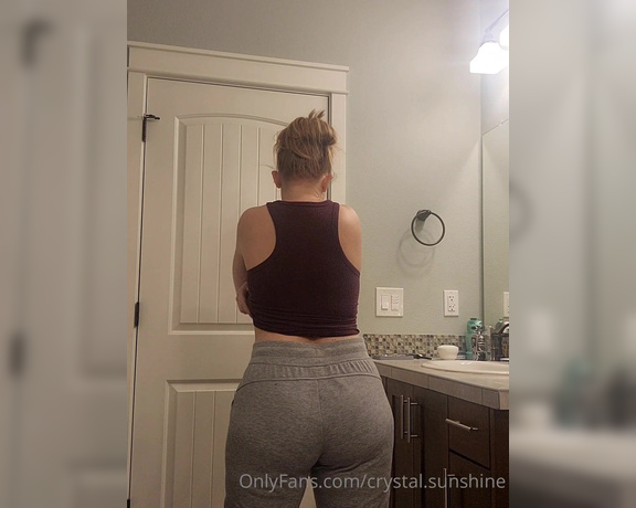 Crystal Sunshine aka crystal.sunshine - 01-05-2023 OnlyFans Video - Happy Humpday Us Milfs take such pleasure in our showers  Please join me Check your