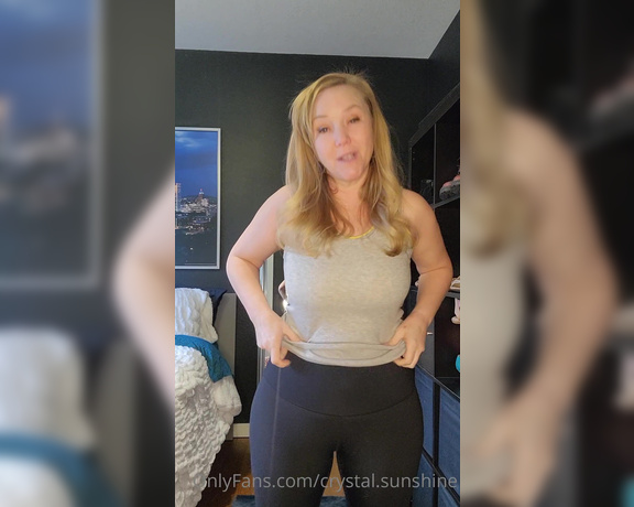 Crystal Sunshine aka crystal.sunshine - 02-01-2023 OnlyFans Video - Im not a high maintenance Milf  Hopefully you dont mind Want to see the rest