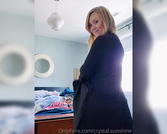 Crystal Sunshine aka crystal.sunshine - 06-02-2023 OnlyFans Video - Friday feels like a lounging in my robe kind of day